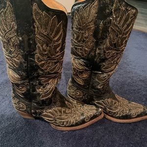 Women’s Corral snip toe boots